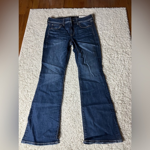 Women's 8 Short Kickboot American Eagle Jeans NEW - Picture 1 of 7